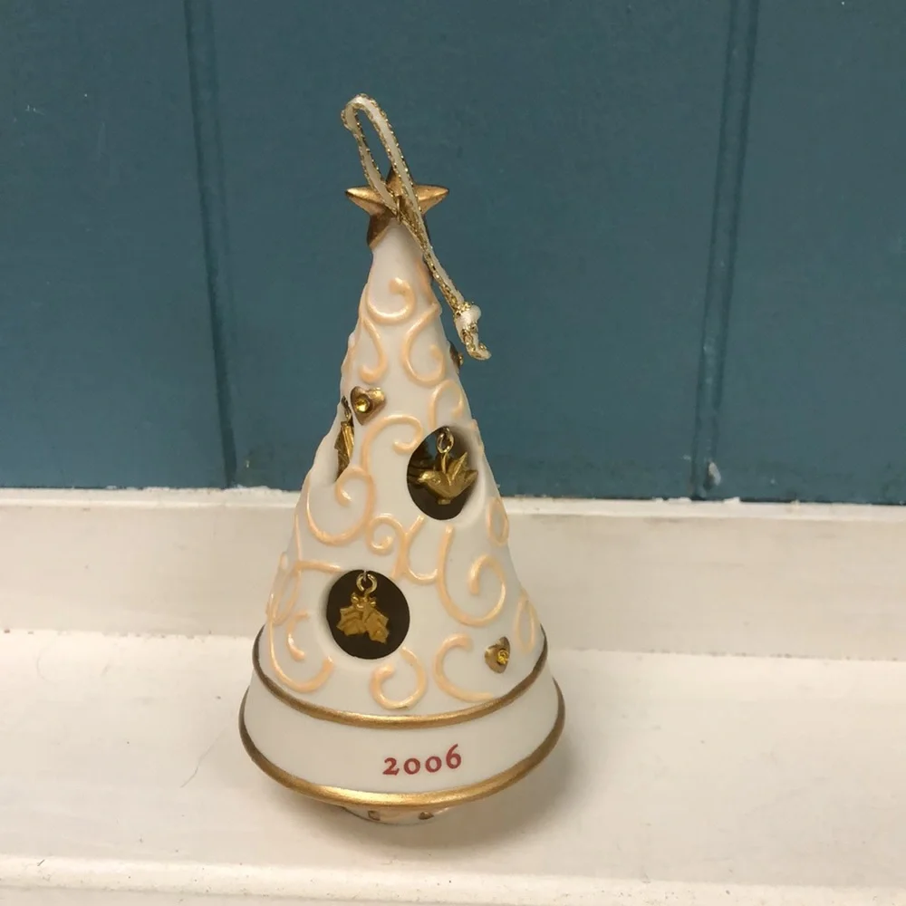 Hallmark Keepsake Christmas Tree Ornament 1st Christmas Together‎ 2006 charmed